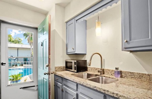 Westfield Apartamento | Walk to the Golf Course! 2BD Apt + Pool + Parking