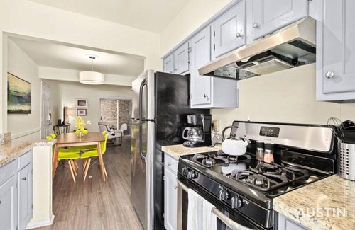 Westfield Apartamento | Walk to the Golf Course! 2BD Apt + Pool + Parking