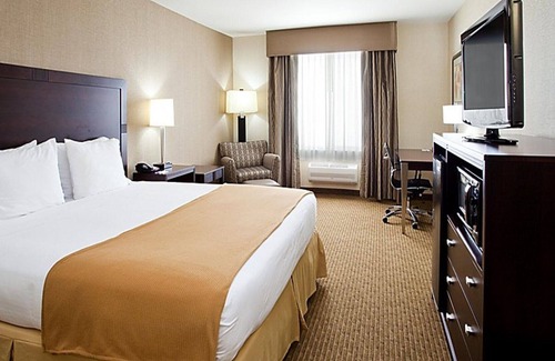 Eagan Casa | Norwood Inn Eagan - 1 King Suite with Spa Bath Oversized Non Smoking