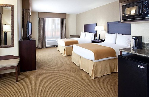 Eagan Casa | Norwood Inn Eagan -Luxury 2 King Bedroom Suite with Tub And Ktchnette