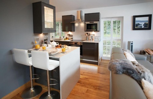 Pencoed Casa | Nos Da
