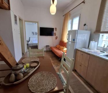 Vrontados Apartamento | Not quite a treehouse