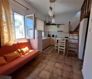 Vrontados Apartamento | Not quite a treehouse