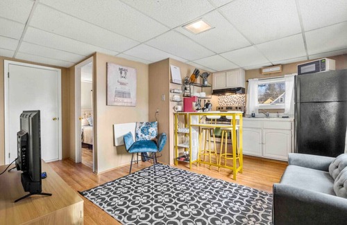 Dover Apartamento | Nothing Fancy Older Pet Friendly APT!