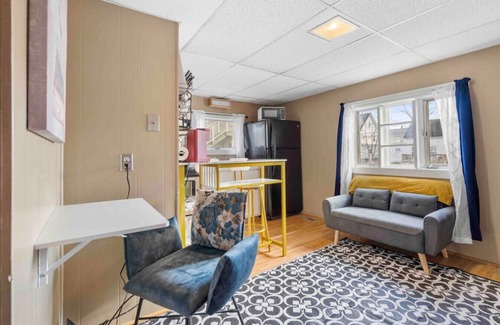 Dover Apartamento | Nothing Fancy Older Pet Friendly APT!