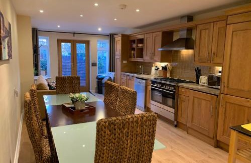 Notting Dale Casa | Notting Hill 3BR Townhouse with ensuite bathrooms - Ideal for families