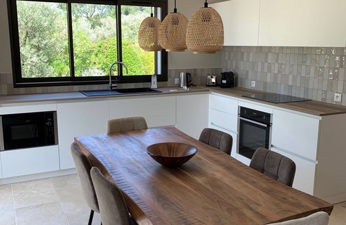 Gemenos Casa | "nouveau" Jolie Maison Neuve Jardin Clos et Piscine Privés 6 Personnes