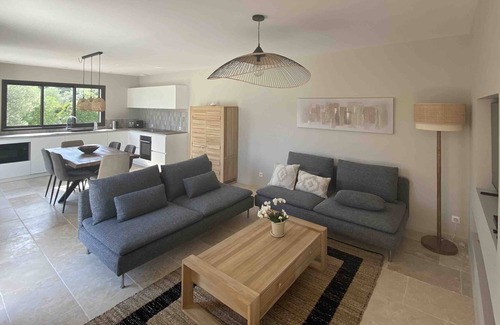 Gemenos Casa | "nouveau" Jolie Maison Neuve Jardin Clos et Piscine Privés 6 Personnes