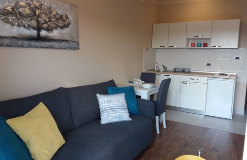 Zlatibor Apartamento | Nov, potpuno opremljen moderan apartman u centru Zlatibora. Nuevo, completamente moderno