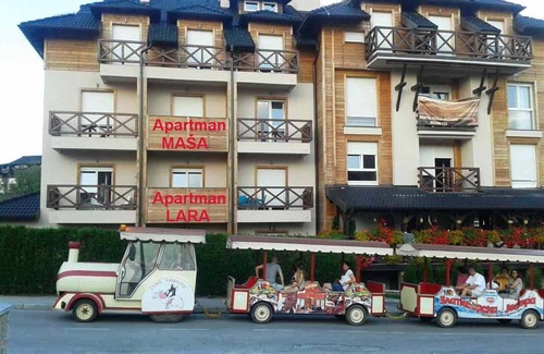 Zlatibor Apartamento | Nov, potpuno opremljen moderan apartman u centru Zlatibora. Nuevo, completamente moderno