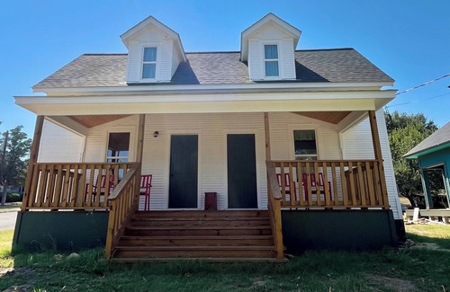 Shiner Casa | Novak Farmhouse - located 3 blocks from the Shiner Brewery