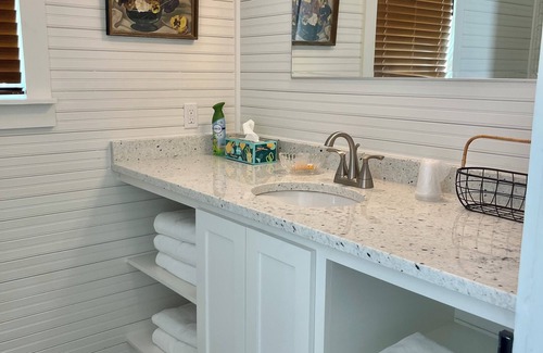 Shiner Casa | Novak Farmhouse - located 3 blocks from the Shiner Brewery