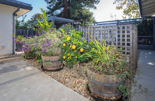 Novato Casa | Novato Farmhouse Inn