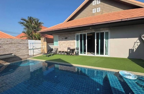 Central Pattaya Villa | November T Pool villa 4 บ้านพลูวิลล่า 3 ห้องนอน 3ห้องน้ำ มีสระว่ายน้ำส่วนตัวบ้าน