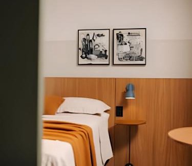 Centro Apartamento | Novinho, Central e c/Garagem!