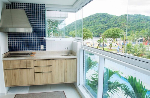 Centro Apartamento | NOVO: Apto com Wi-Fi a 60m da Praia de Bertioga/SP