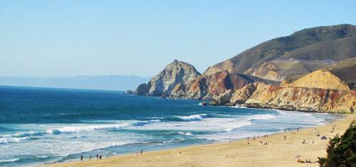 El Granada Casa | Now Trending - Entire Beach Home Walk to Beaches Restaurants Activities