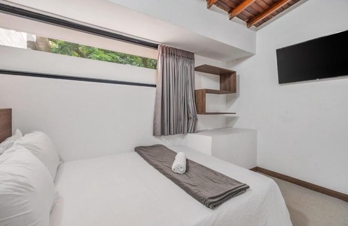 La Florida Apartamento | NOWA Cumbiana Apt - with Hot Tub on Provenza's Main Street