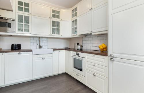 Gdansk Apartamento | Nowoczesny Apartament w Spokojnej Okolicy z Parkingiem by Rent like home