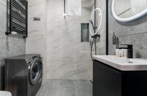 Poznan City Center Apartamento | Nowowiejskiego Old Town Apartment by BookingHost