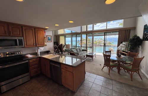 Napili Condominio | NP C22 Oceanfront Views 2BD Condo, Steps to Pool and Snorkeling at Honokeana Cove