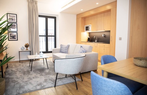 Historical Center Hotel | nQn Aparts & Suites Sevilla