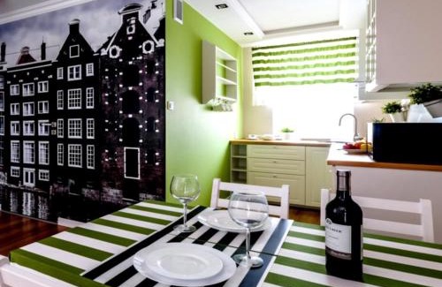 Tomaszow Mazowiecki Apartamento | Nr 3 EUROPA22 Standard Apartament CENTRUM MIASTA Tomaszowa Mazowieckiego obok SZPITAL i ARENA LODOWA z wanną i bezpłatnym parkingiem NETFLIX MAX FREE Wielki słoneczny balkon Expresowe Łatwe Zameldowanie