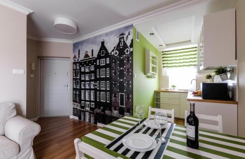 Tomaszow Mazowiecki Apartamento | Nr 3 EUROPA22 Standard Apartament CENTRUM MIASTA Tomaszowa Mazowieckiego obok SZPITAL i ARENA LODOWA z wanną i bezpłatnym parkingiem NETFLIX MAX FREE Wielki słoneczny balkon Expresowe Łatwe Zameldowanie