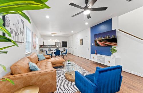 Southeast Houston Casa | NRG MedCenter Luxe 4BD Home w FencedYard WasherDryer Pet Friendly