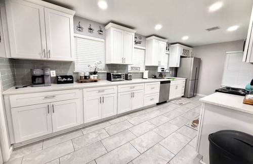 Southeast Houston Casa | NRG Stadium - Pool table, Patio, & Grill