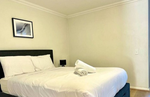 Strathfield Apartamento | NSTR016-201A · Aircabin | Strathfield | Walk to Station | 2 Beds