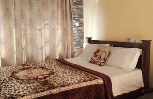 Ngleshi Amanfro Hotel | Nsuro Hotel