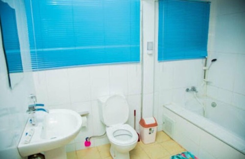 Ngleshi Amanfro Hotel | Nsuro Hotel