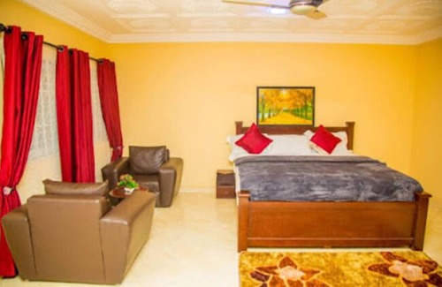 Ngleshi Amanfro Hotel | Nsuro Hotel