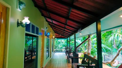 Cherngtalay Cama Y Desayuno | Nua Tone Resort Bang Tao & Cafe