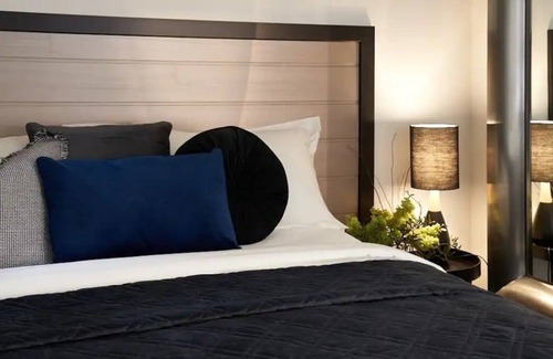Lancefield Casa | NudgeNudgeWinkWink (Suits Up To Three Couples)