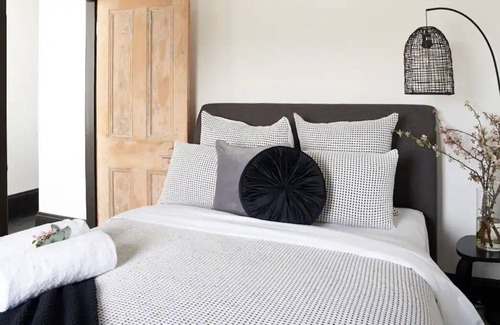 Lancefield Casa | NudgeNudgeWinkWink (Suits Up To Three Couples)