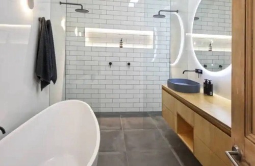 Lancefield Casa | NudgeNudgeWinkWink (Suits Up To Three Couples)