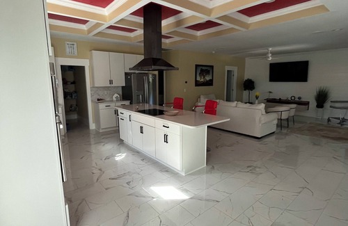 Manteo Casa | Nueva y elegante casa a 1 milla del dowtown y 6 millas de las playas OBX
