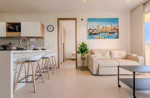 Zona Norte Apartamento | Nuevo, Exclusivo Apto 2BR Laguna Cristalina