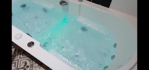 Rouen City Centre Apartamento | Nuit Zen Rouen - Jacuzzi - Centre Historique