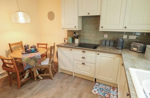 Woodhall Spa Cabaña | NUMBER 16, with a garden in Woodhall Spa