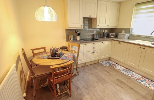 Woodhall Spa Cabaña | NUMBER 16, with a garden in Woodhall Spa