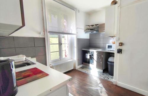 Le Dorat Apartamento | Number 22 - Le Dorat - Apartment One with garden & free parking