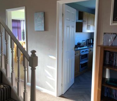 Winestead Casa | Number One - Fully Equipped Self Catering Four Bedroom House next to Dunedin, 15 mins to Spurn, 20 mins to Saltend, 12 mins to Easington