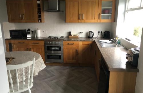Winestead Casa | Number One - Fully Equipped Self Catering Four Bedroom House next to Dunedin, 15 mins to Spurn, 20 mins to Saltend, 12 mins to Easington
