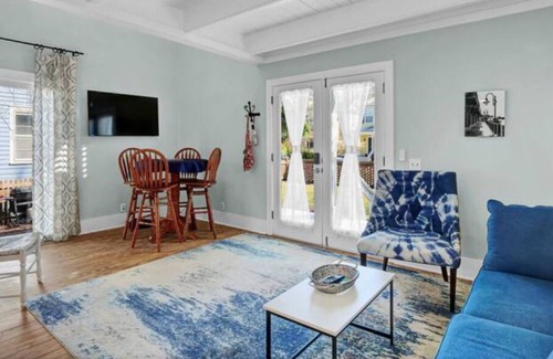 Wilmington Historic District Cabaña | Nun Better - Historic Downtown!