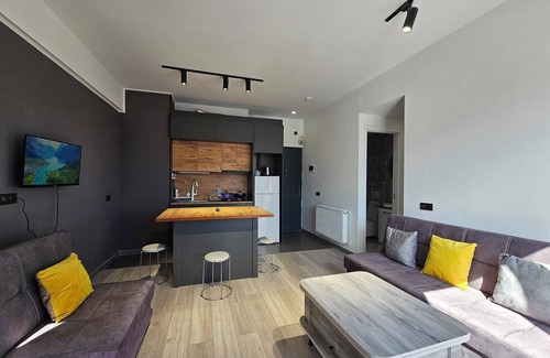 Saburtalo Apartamento | Nutsubidze two bedroom apartment with big balcony