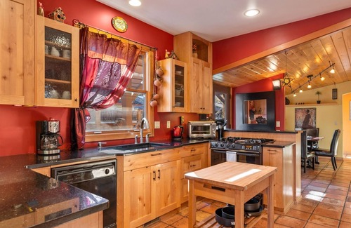 River West Casa | Alpenglow`s NW Federal, pasos del centro de Bend - ¡Se admiten mascotas! WiFi gratis Chimenea aire acondicionado