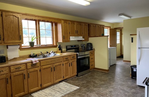 Mineville Casa | waterfront 3 bedroom house in central location